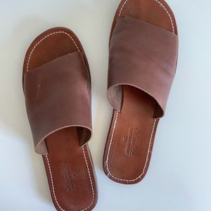 Adelisa & Co leather slide size 8.